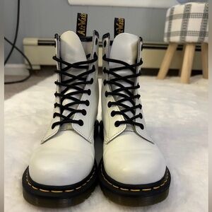 White Doc Martens Women’s 8